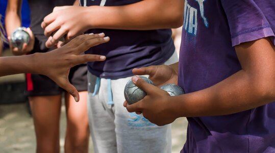 Bowls game hands address