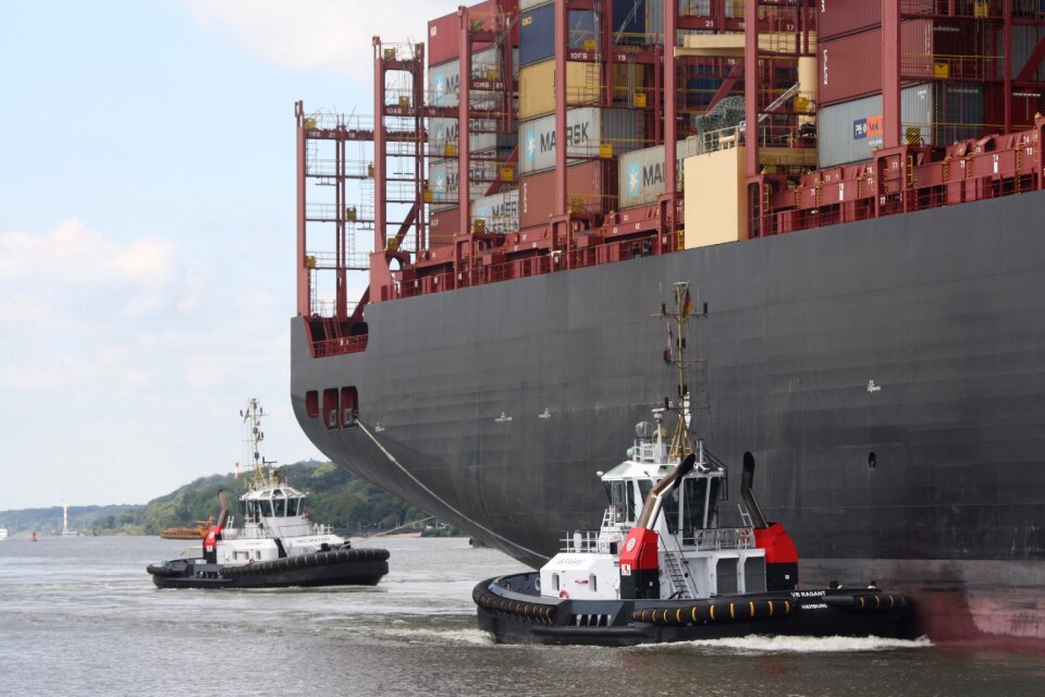 Hanseatic city of hamburg tug container ship