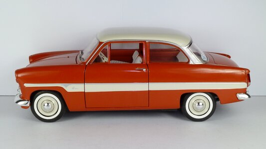 Sedan 1x18 model car