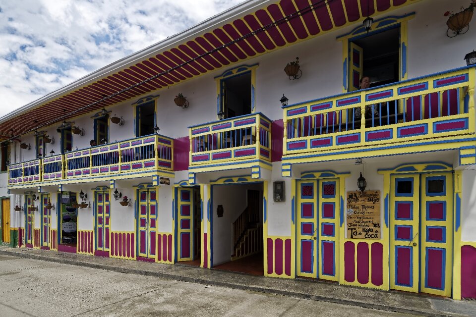 Architecture colonial style historically