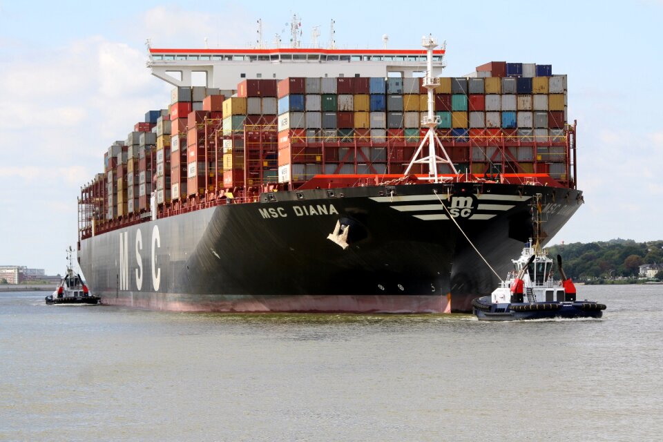 Harbour cruise tug container ship