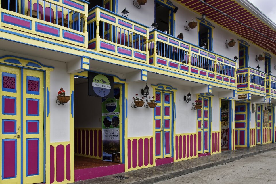 Architecture colonial style historically