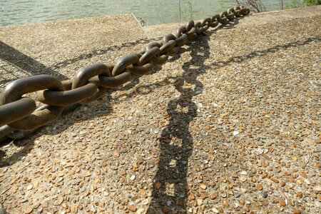 Chain fix shadow photo