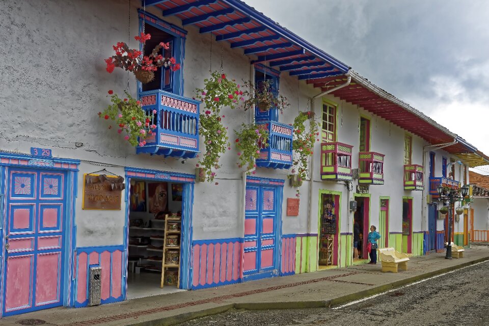 Architecture colonial style historically