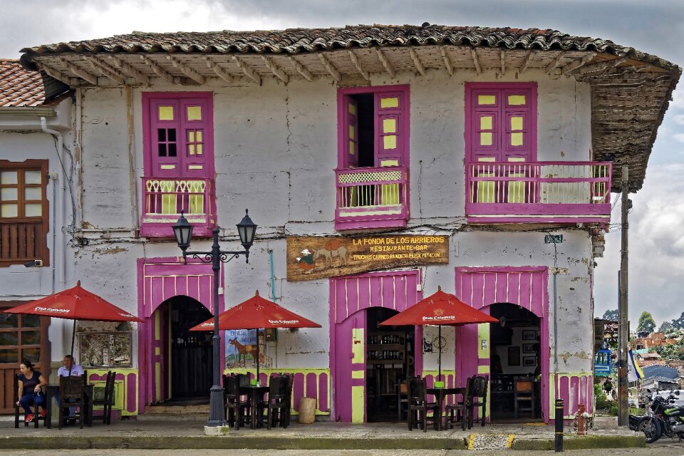 Architecture colonial style historically
