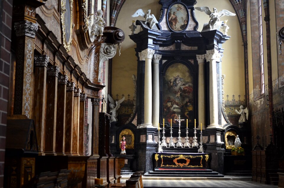 The basilica cathedral the altar
