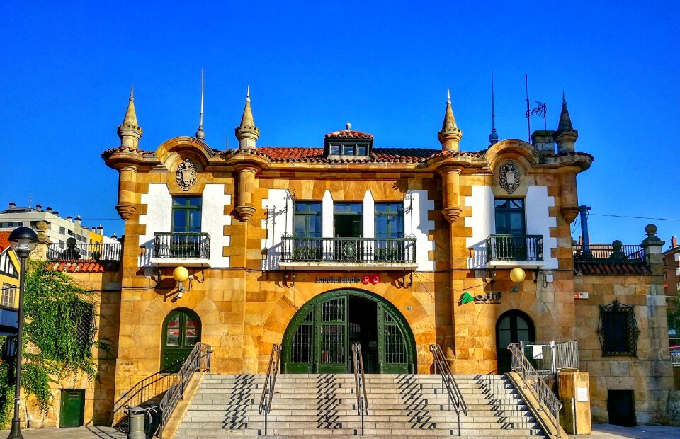 Station railway facade