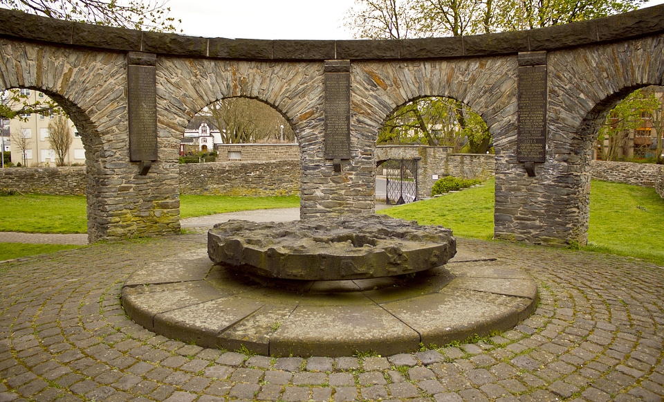 Rotunda sand stone input