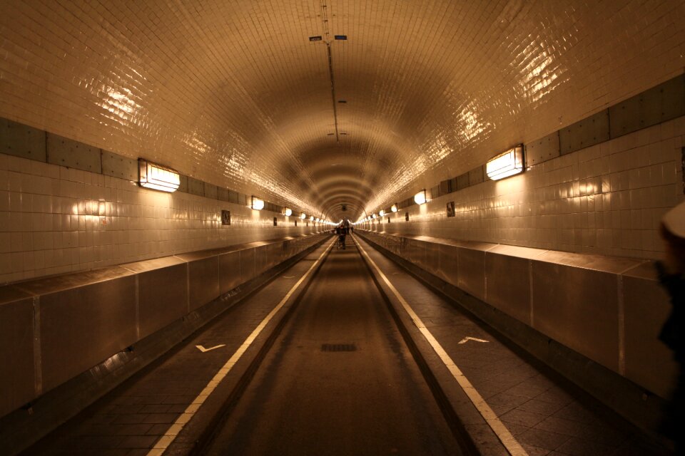 Perspective architecture tunnel