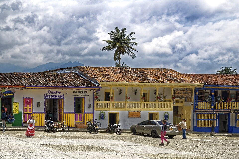 Architecture colonial style historically