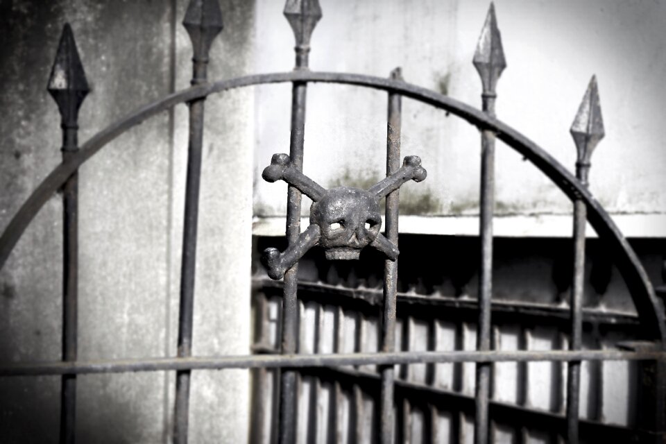 Tomb grave memory