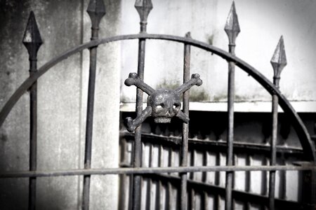 Tomb grave memory