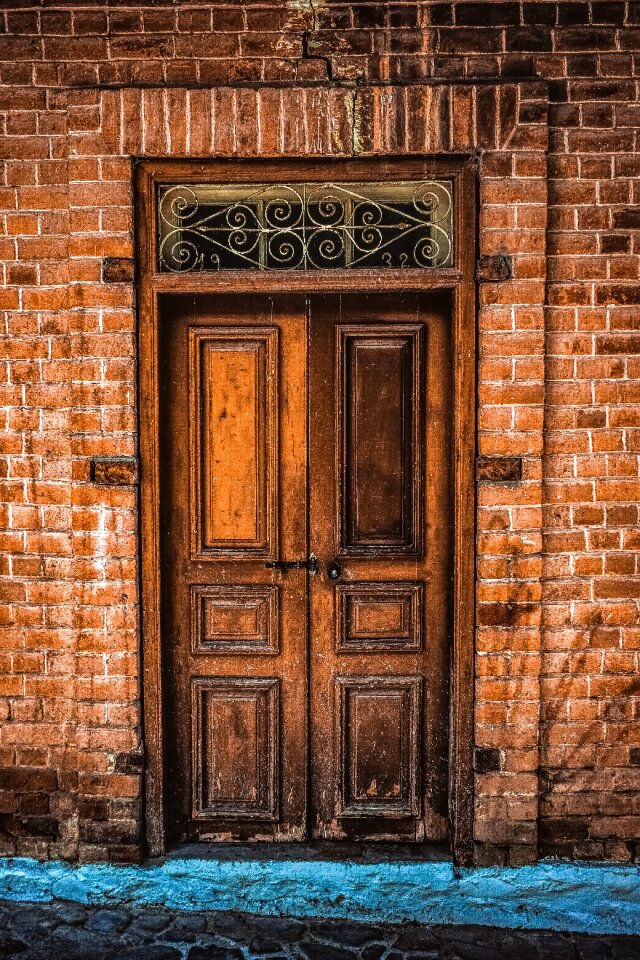 Decay architecture traditional