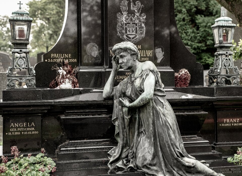 Graves christian religion