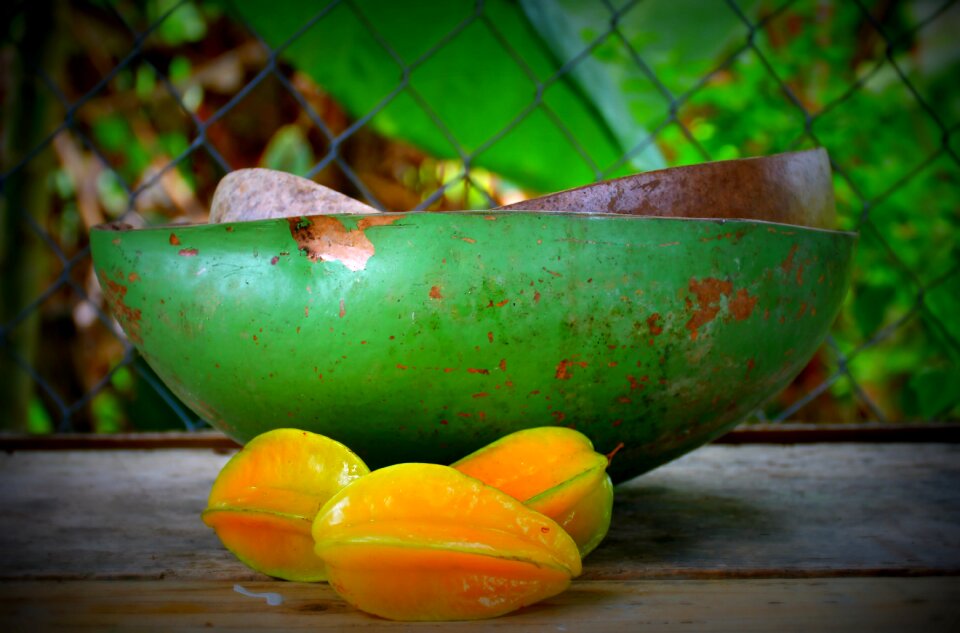 Green carambolas plates