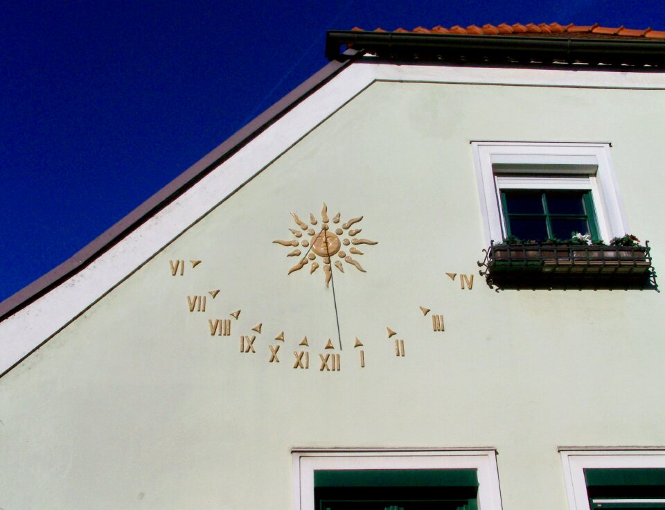Sundial qualifying façade ornaments