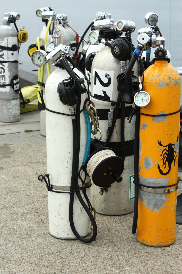 Deep sea cylinder