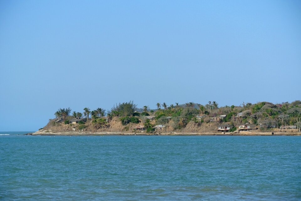 Island separate mar