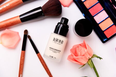 Cosmetic liquid foundation ins