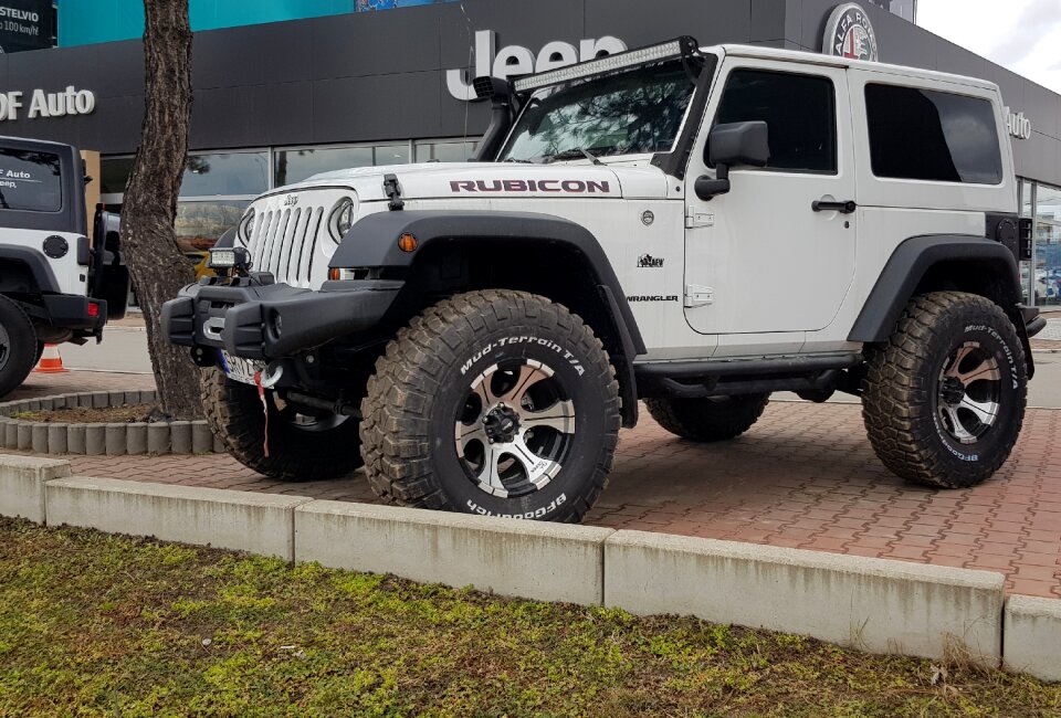 Wrangler white off roader