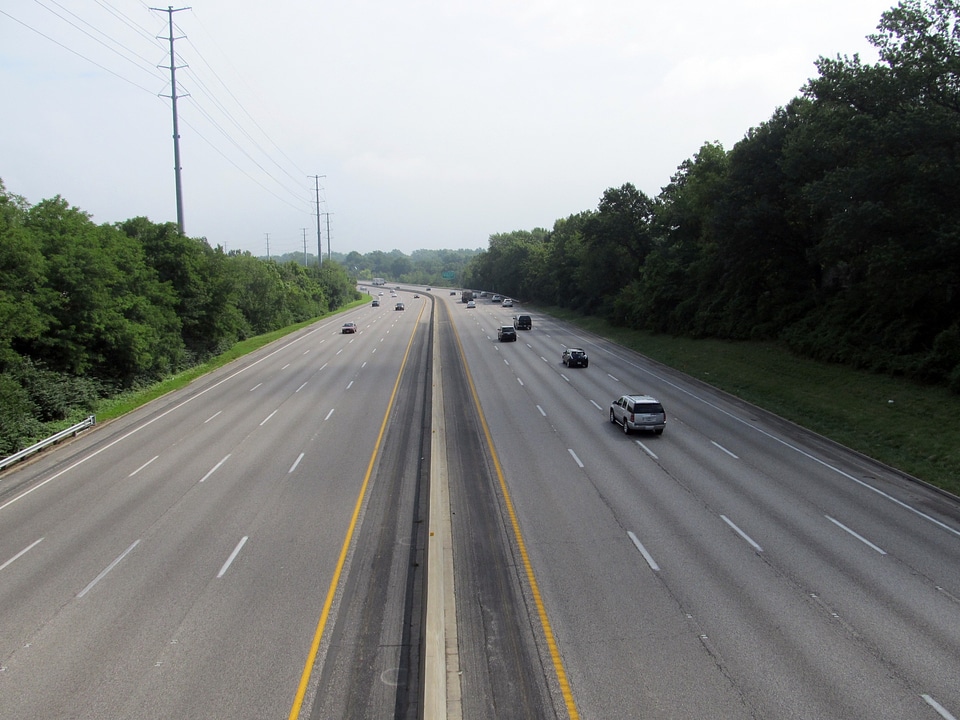 Travel asphalt vehicle