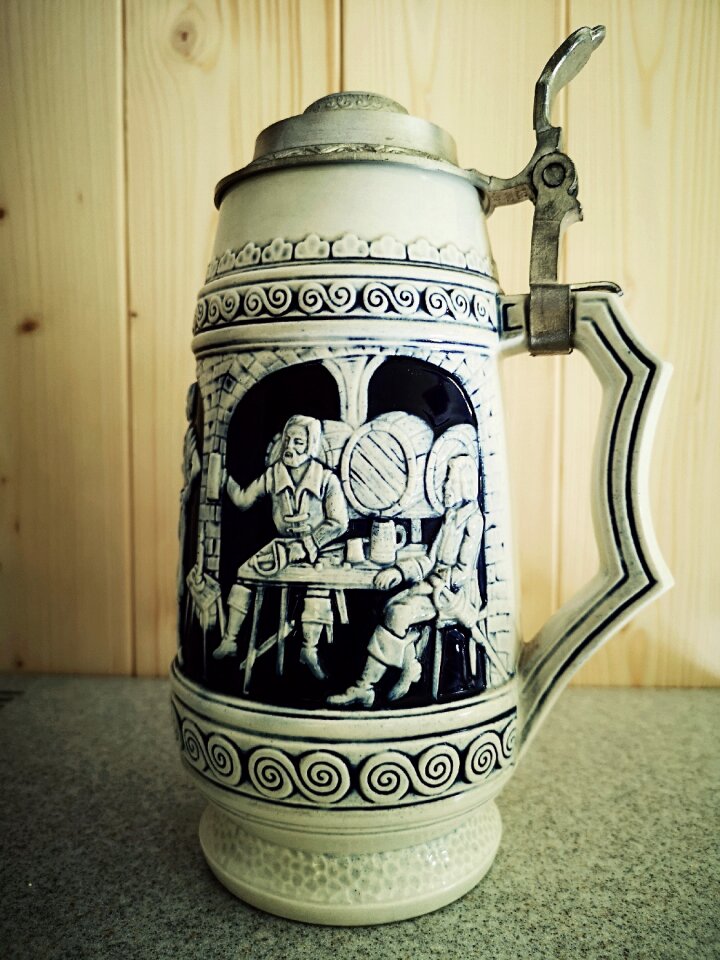 Motif beer mug design