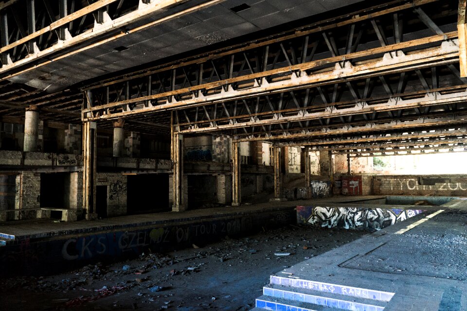Holiday closed the ruins of the