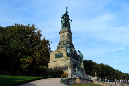 Rhine rüdesheim monument