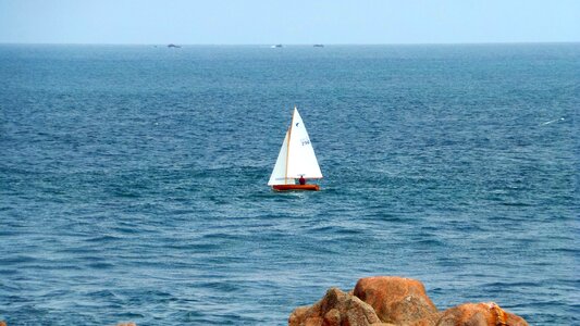 Holzjolle rock sea