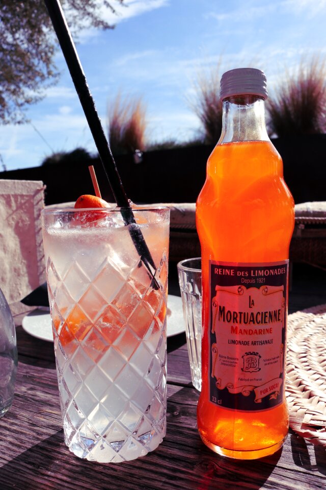Beach bar cocktail french lemonade