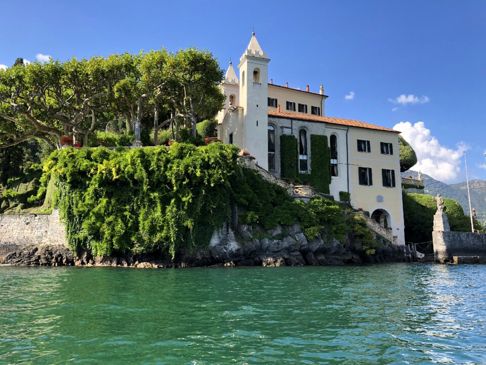Lake building rest