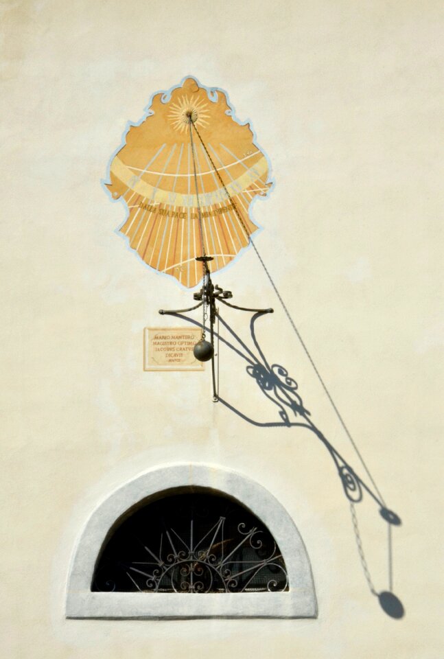 Timepiece sun shadow