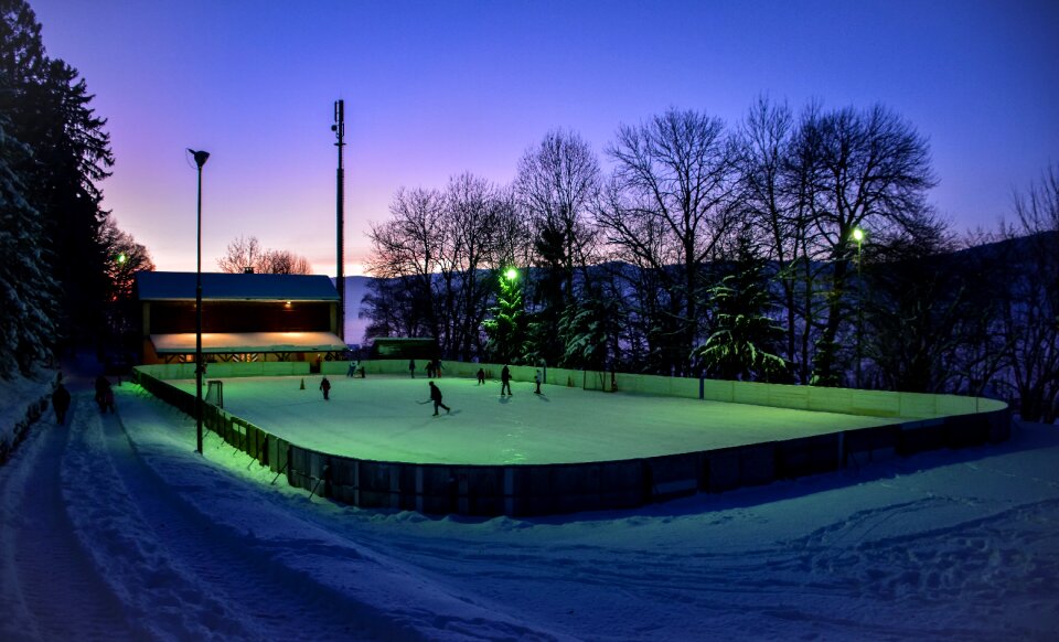 Skating natural hockey