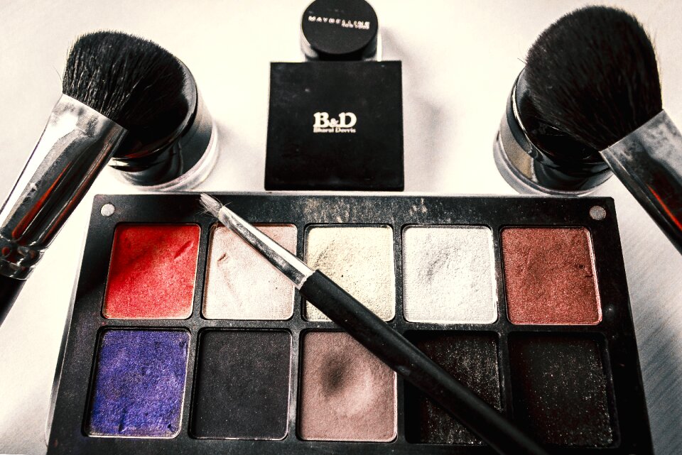 Brushes fashion femininity