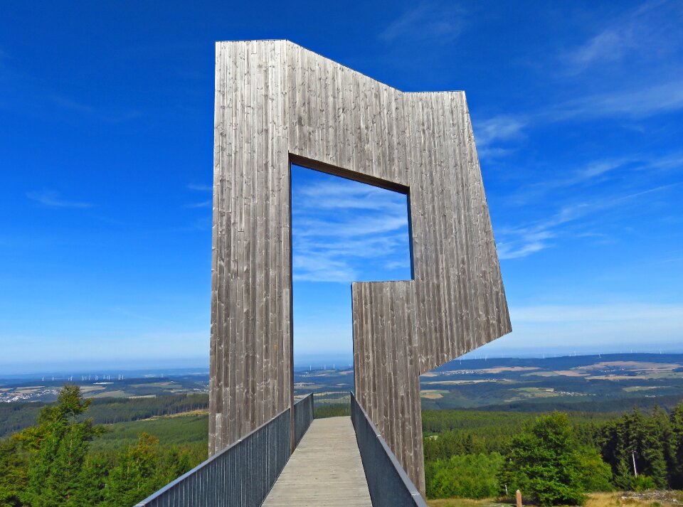 Mountain summit sculpture windscreen