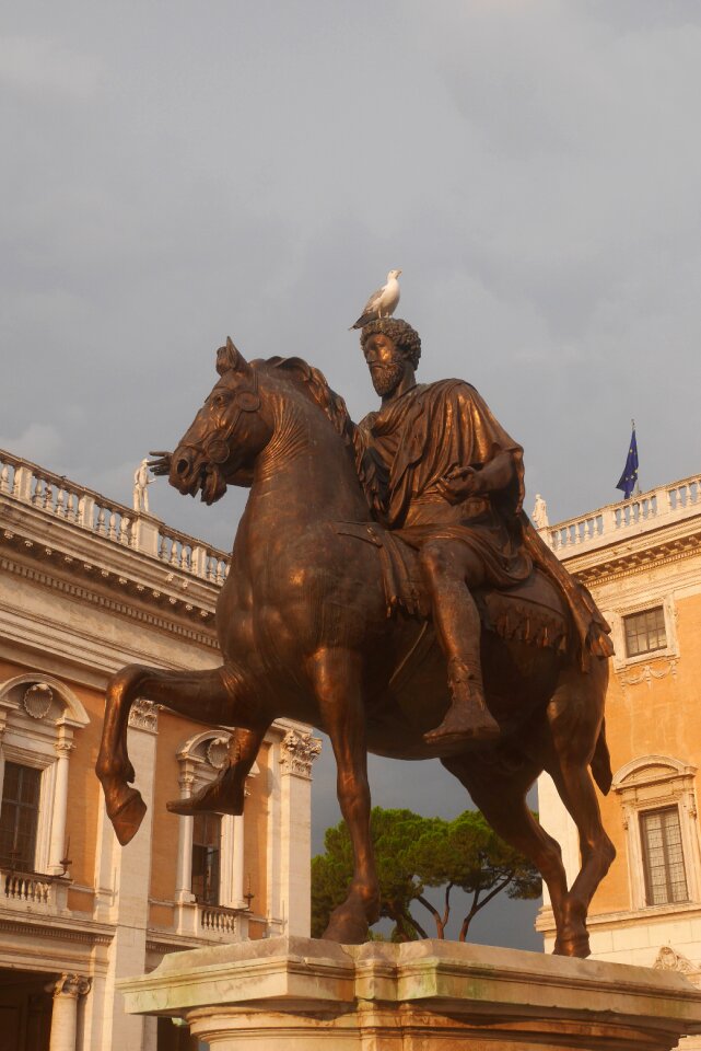 Statue sculpture