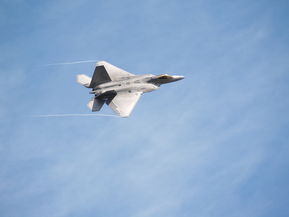 Lockheed martin f-22 raptor attack