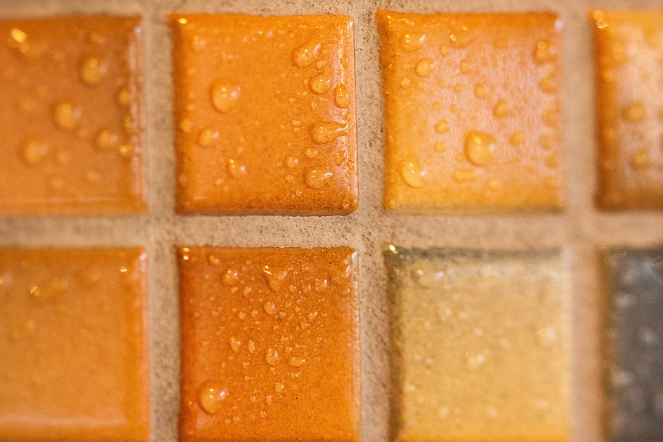 Ceramic tile joints structure