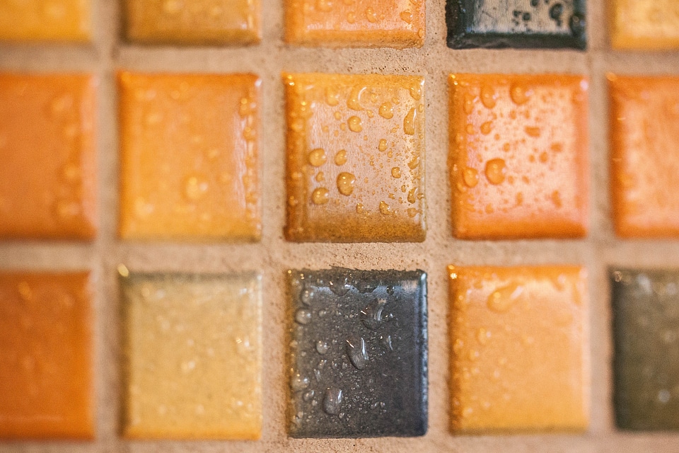Ceramic tile joints structure