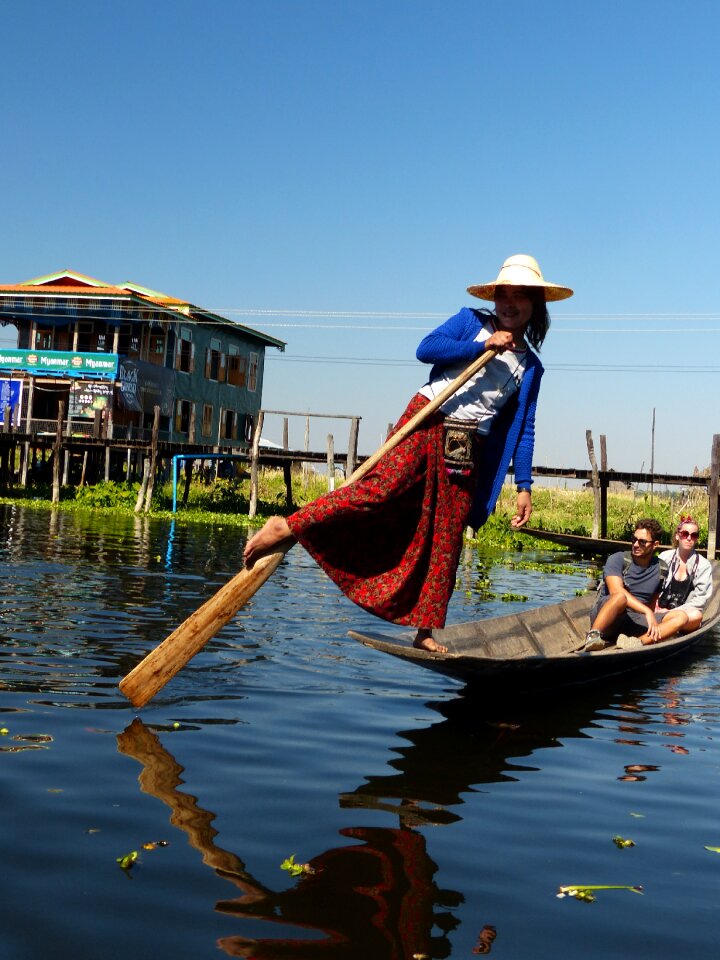 Single-leg-rowers burma boats