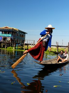 Single-leg-rowers burma boats photo