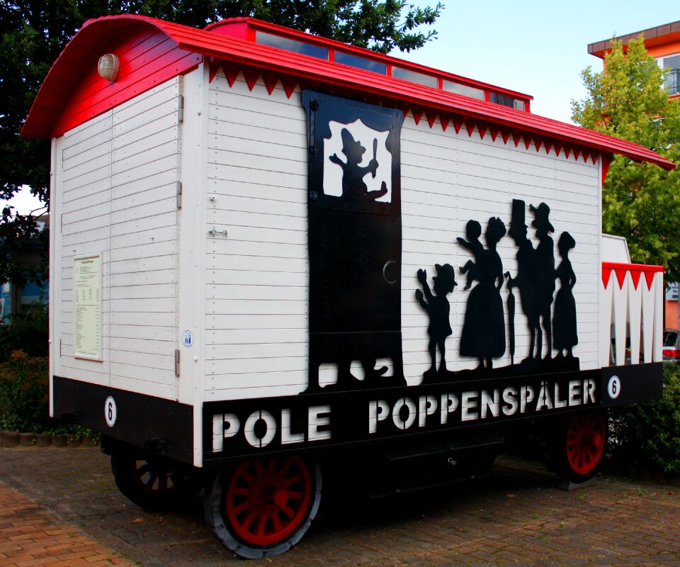 Pole tat paul the puppeteer husum doll game