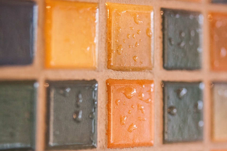 Ceramic tile joints structure