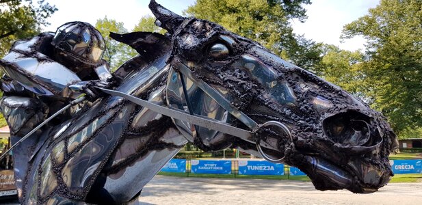 Gaming sculpture steel