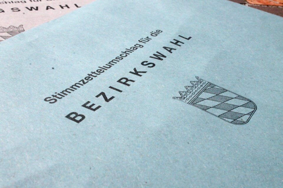 Letters demokratie election notification