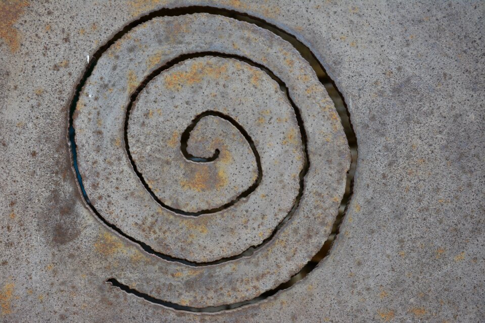 Spiral metal pattern