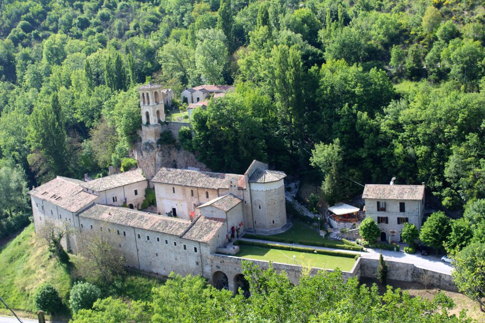 Sant ' eutizio pre earthquake