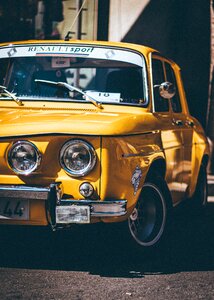 Auto racing vehicle