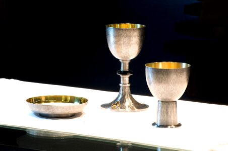 I chalice paten