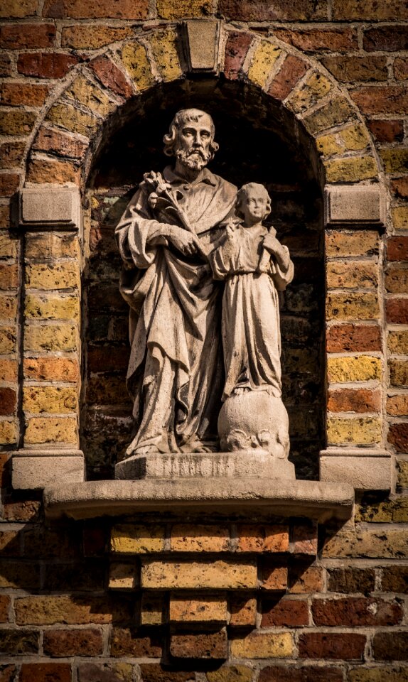 Faith figure pierre